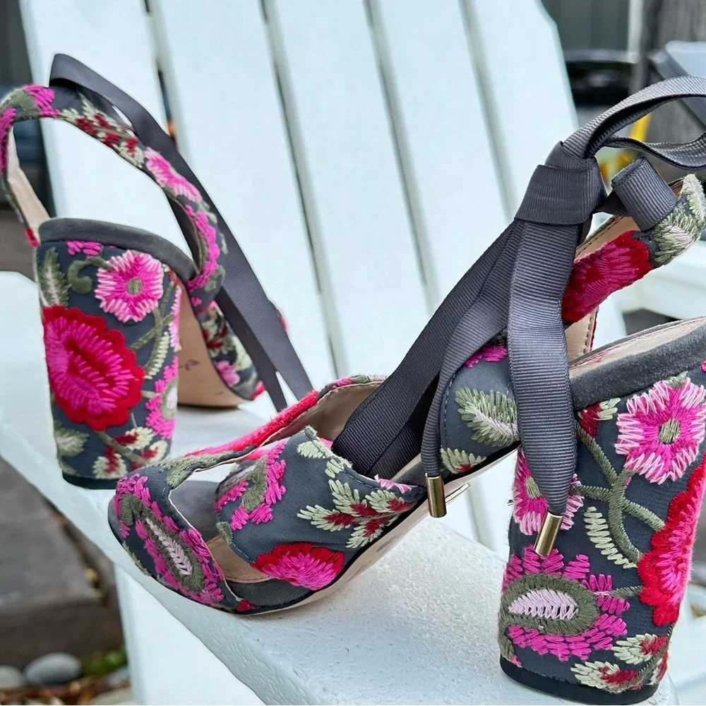 Topshop Reena embroidered gray & pink sandals w/ankle ties - size 39 (8.5)